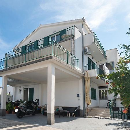 Apartments Polly Примоштен Экстерьер фото