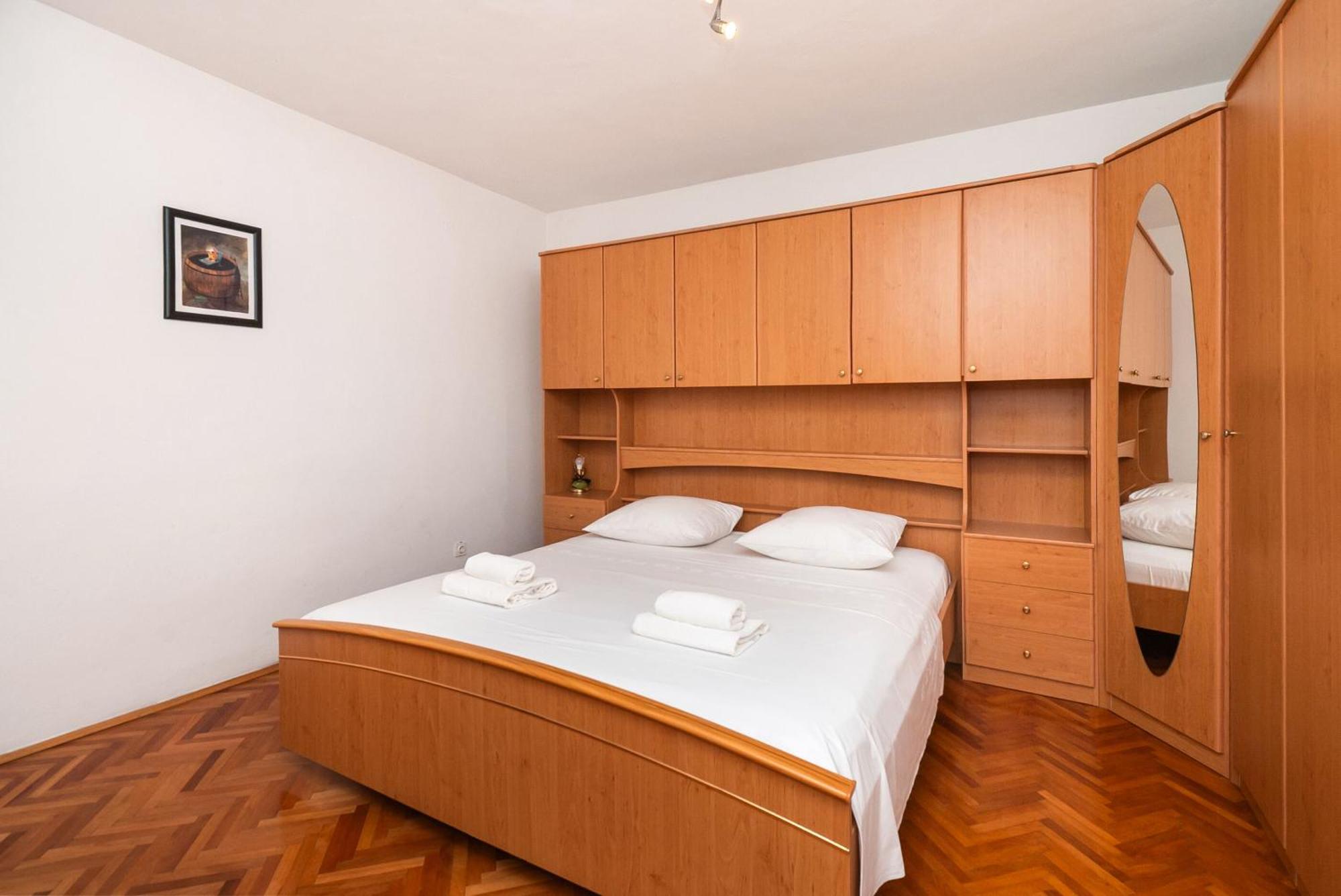 Apartments Polly Примоштен Экстерьер фото