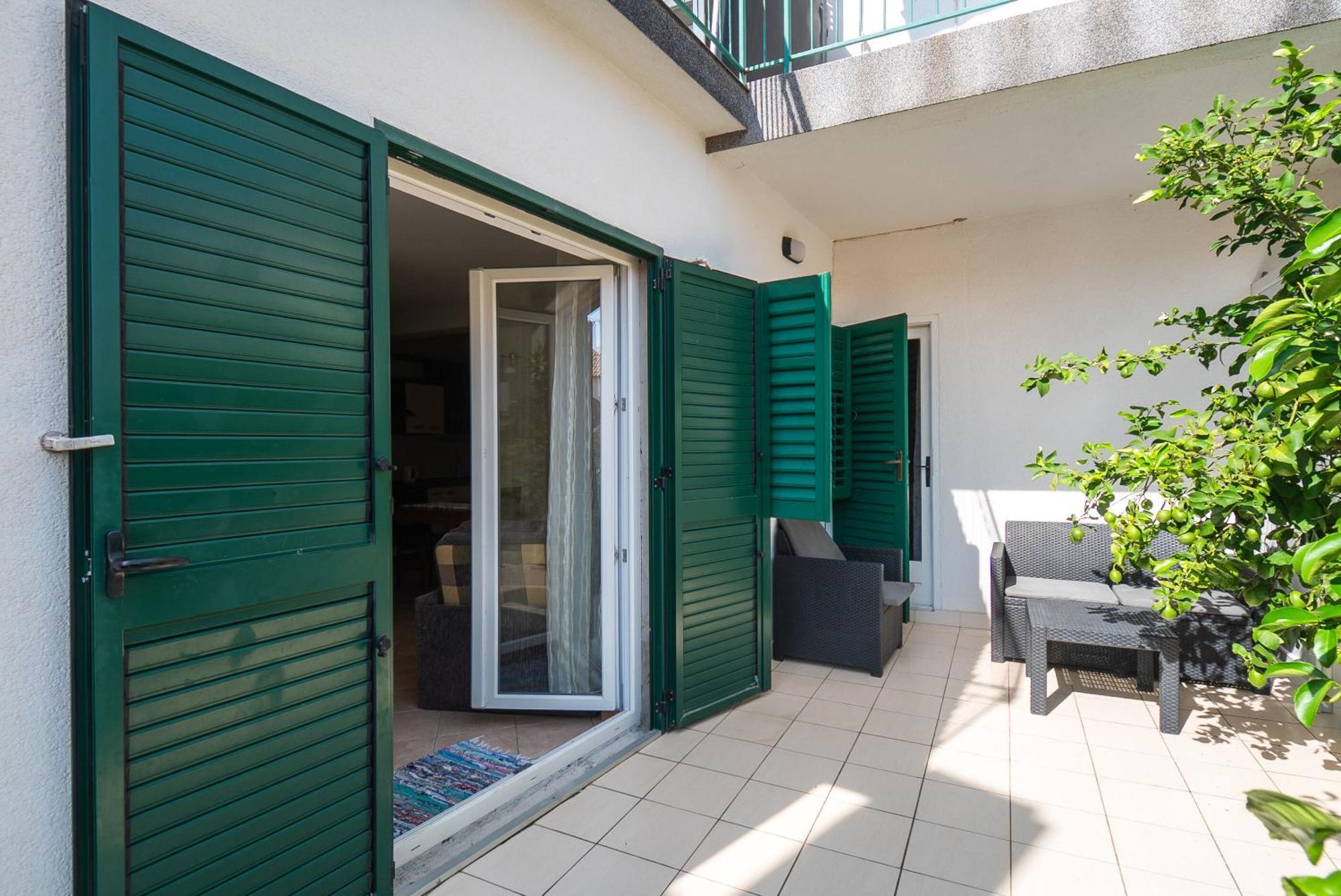 Apartments Polly Примоштен Экстерьер фото