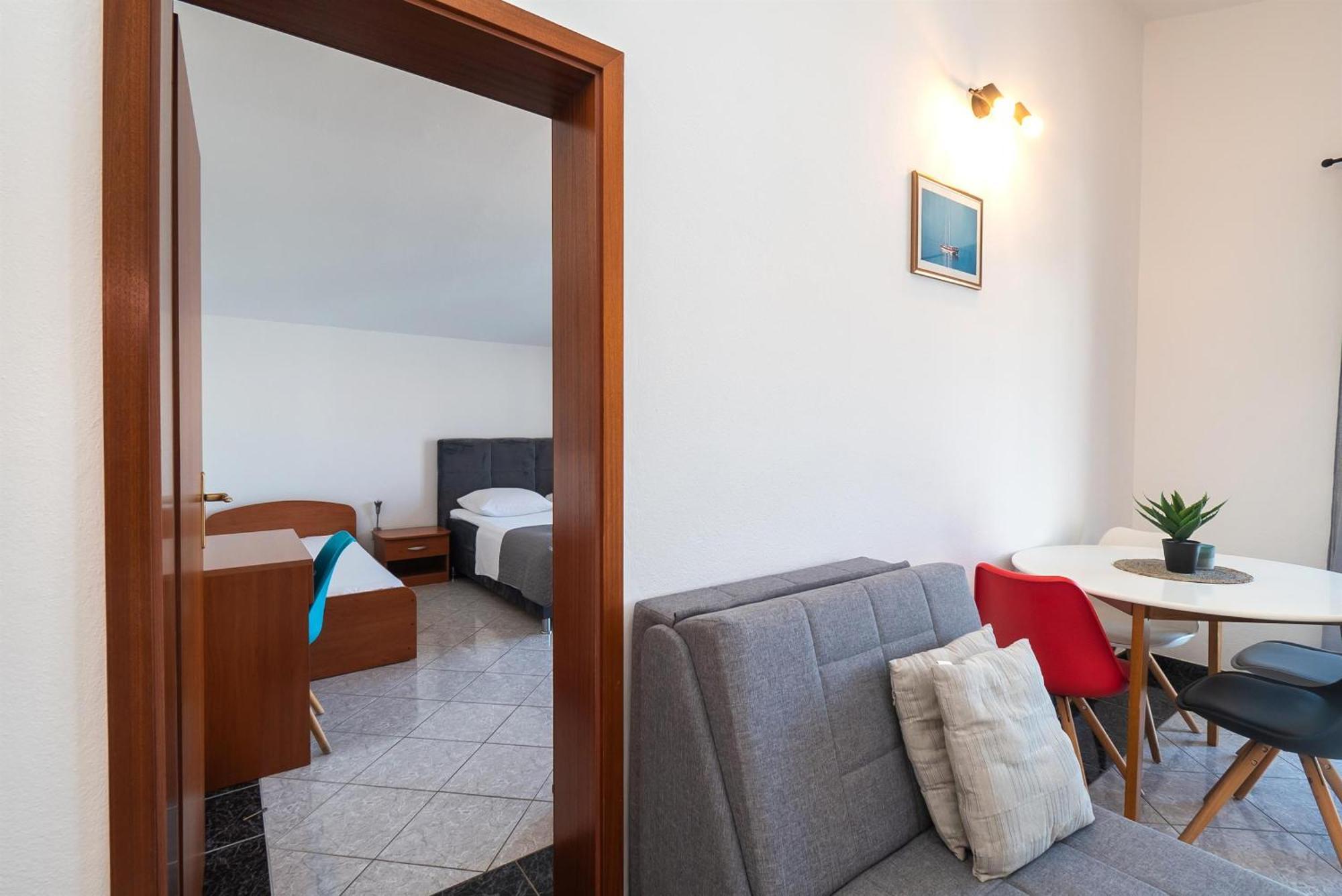 Apartments Polly Примоштен Экстерьер фото