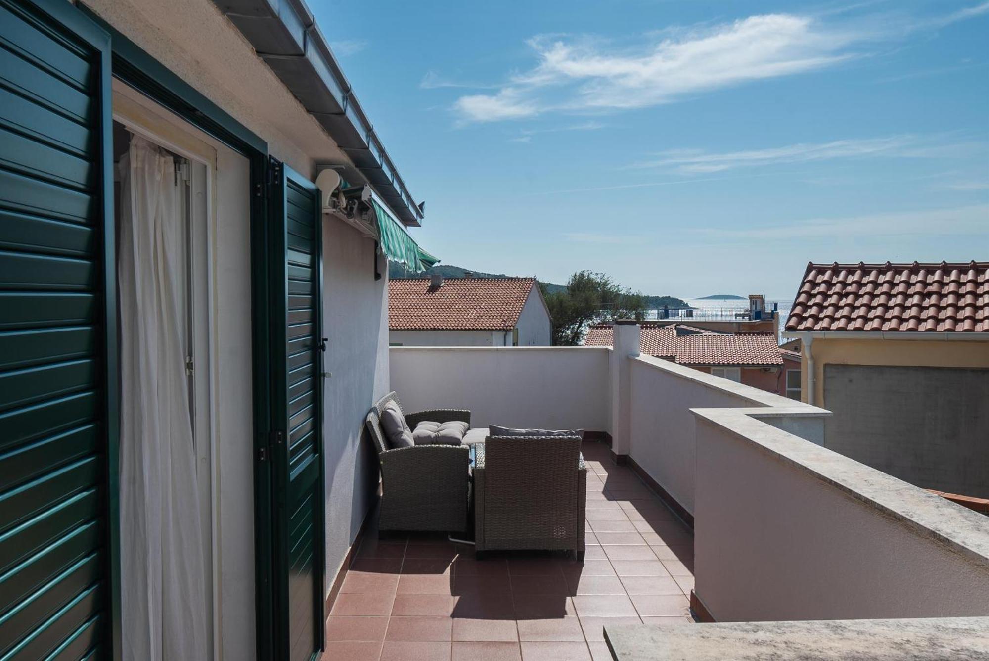 Apartments Polly Примоштен Экстерьер фото