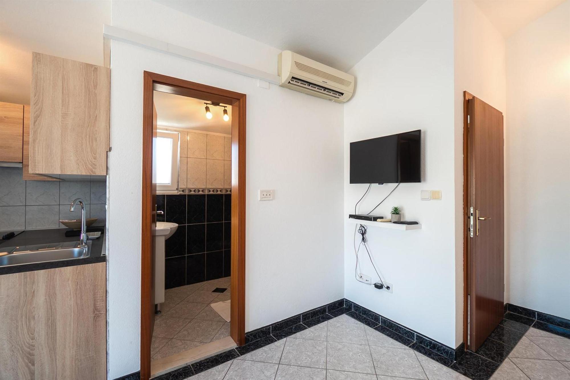 Apartments Polly Примоштен Экстерьер фото