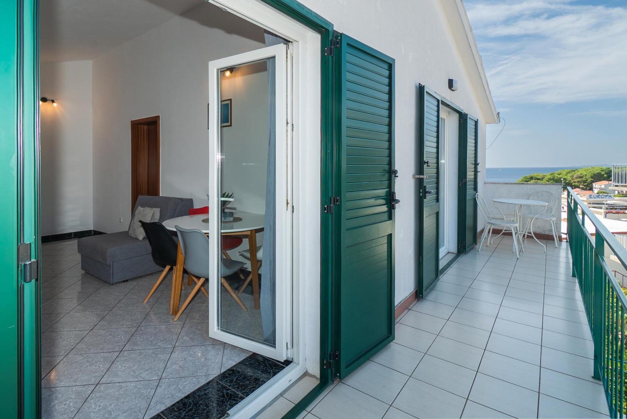 Apartments Polly Примоштен Экстерьер фото