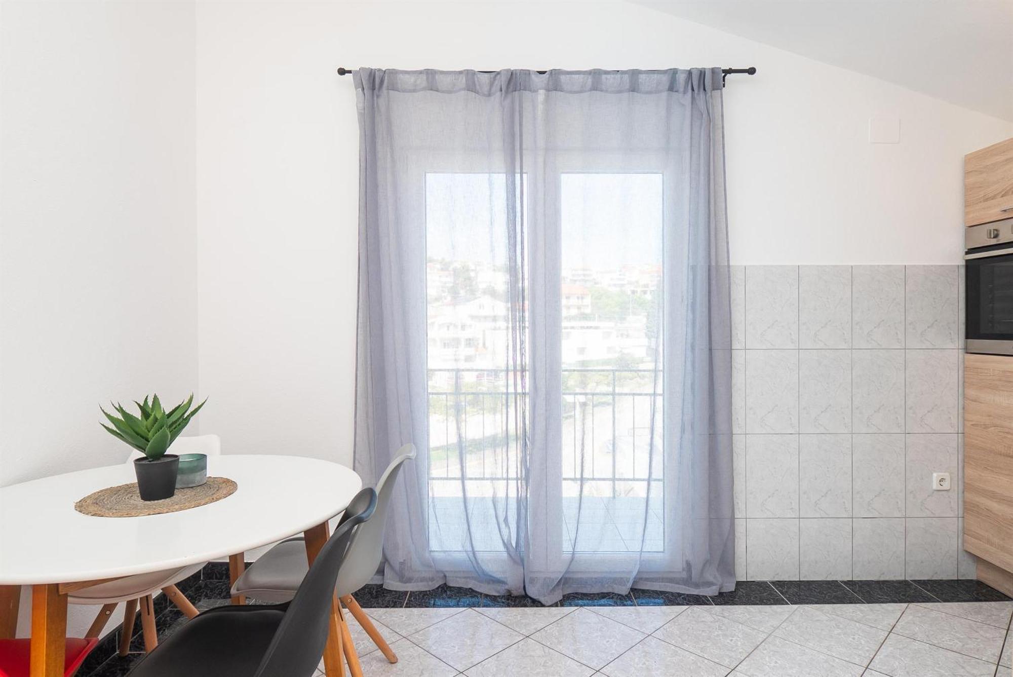 Apartments Polly Примоштен Экстерьер фото