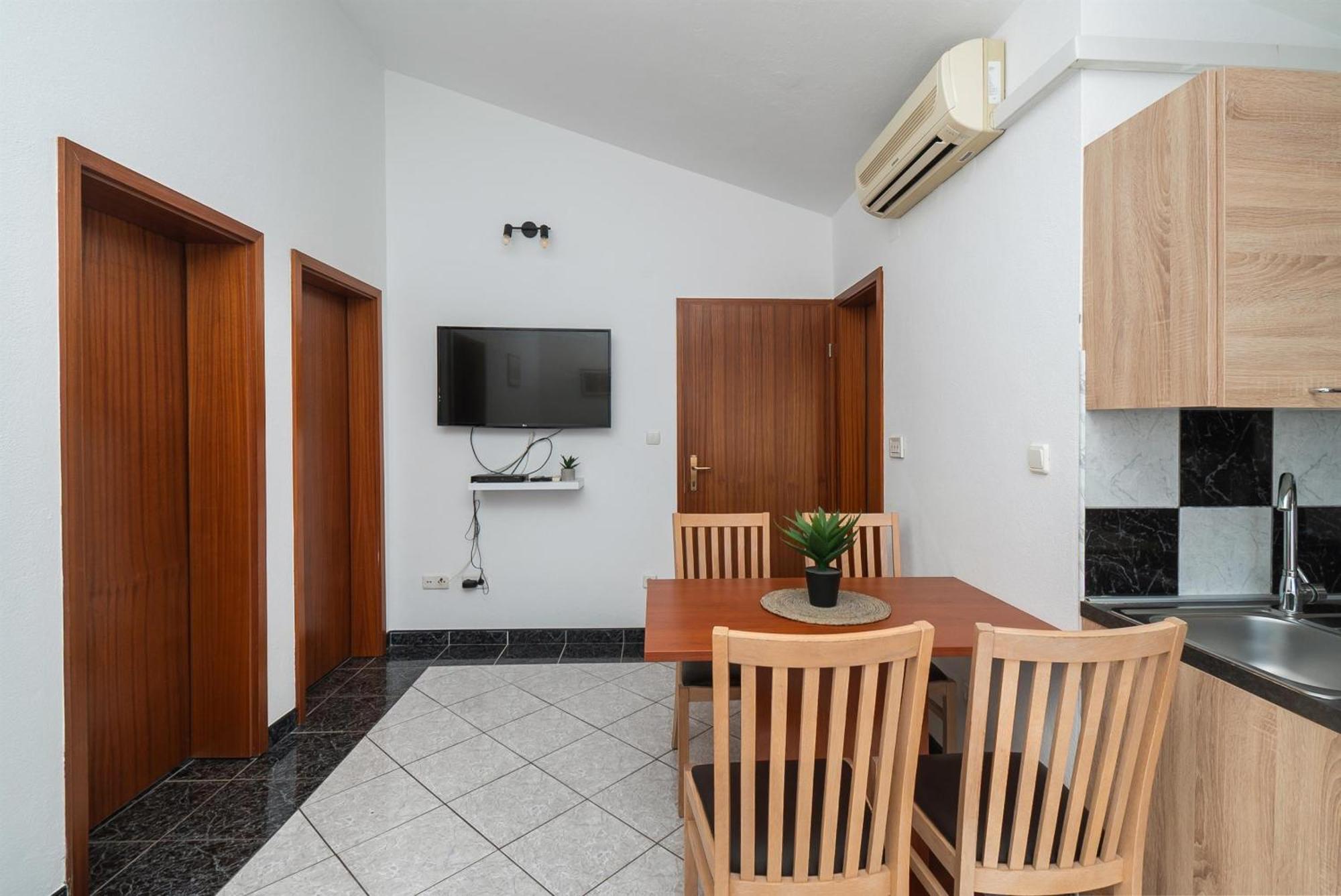 Apartments Polly Примоштен Экстерьер фото