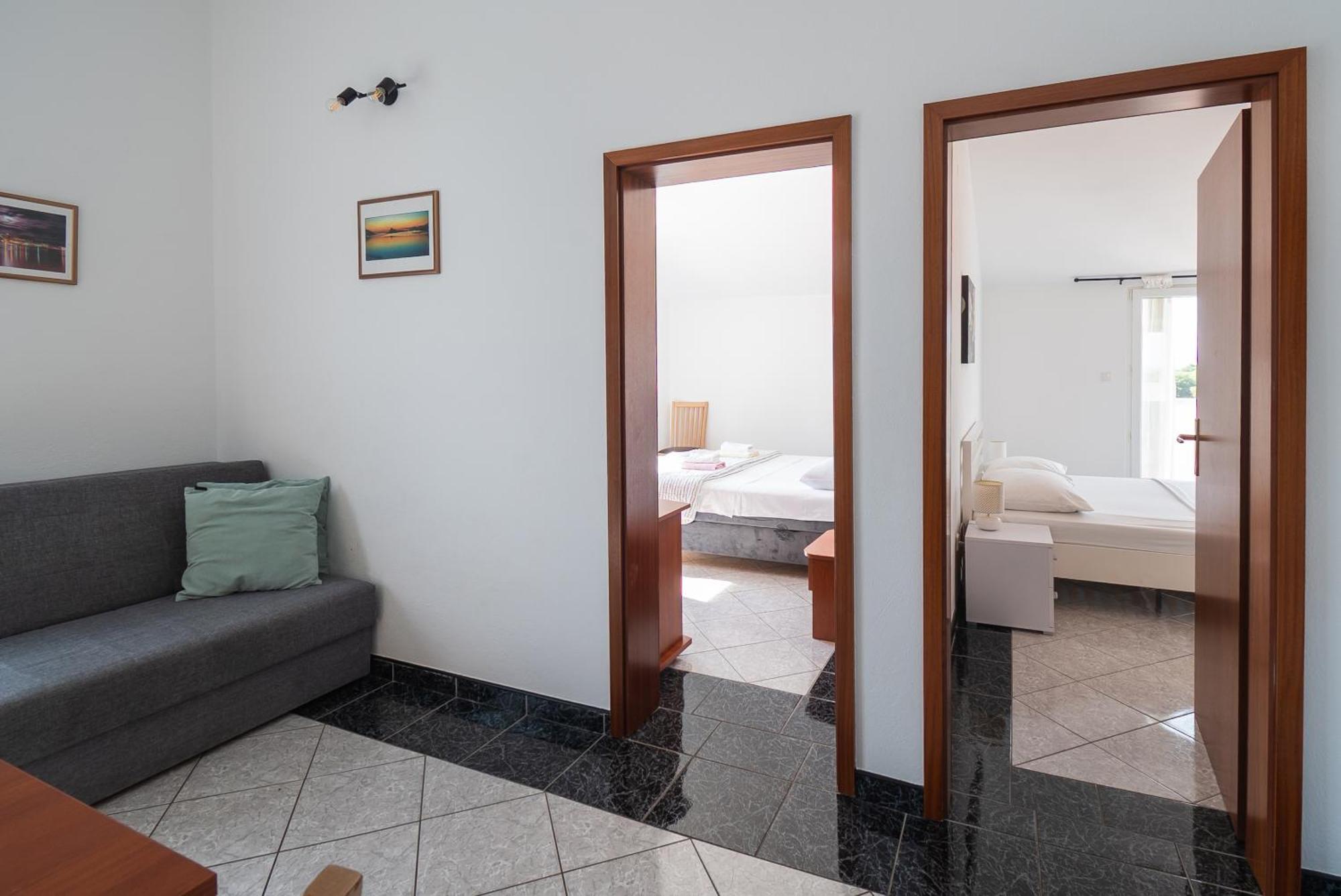 Apartments Polly Примоштен Экстерьер фото