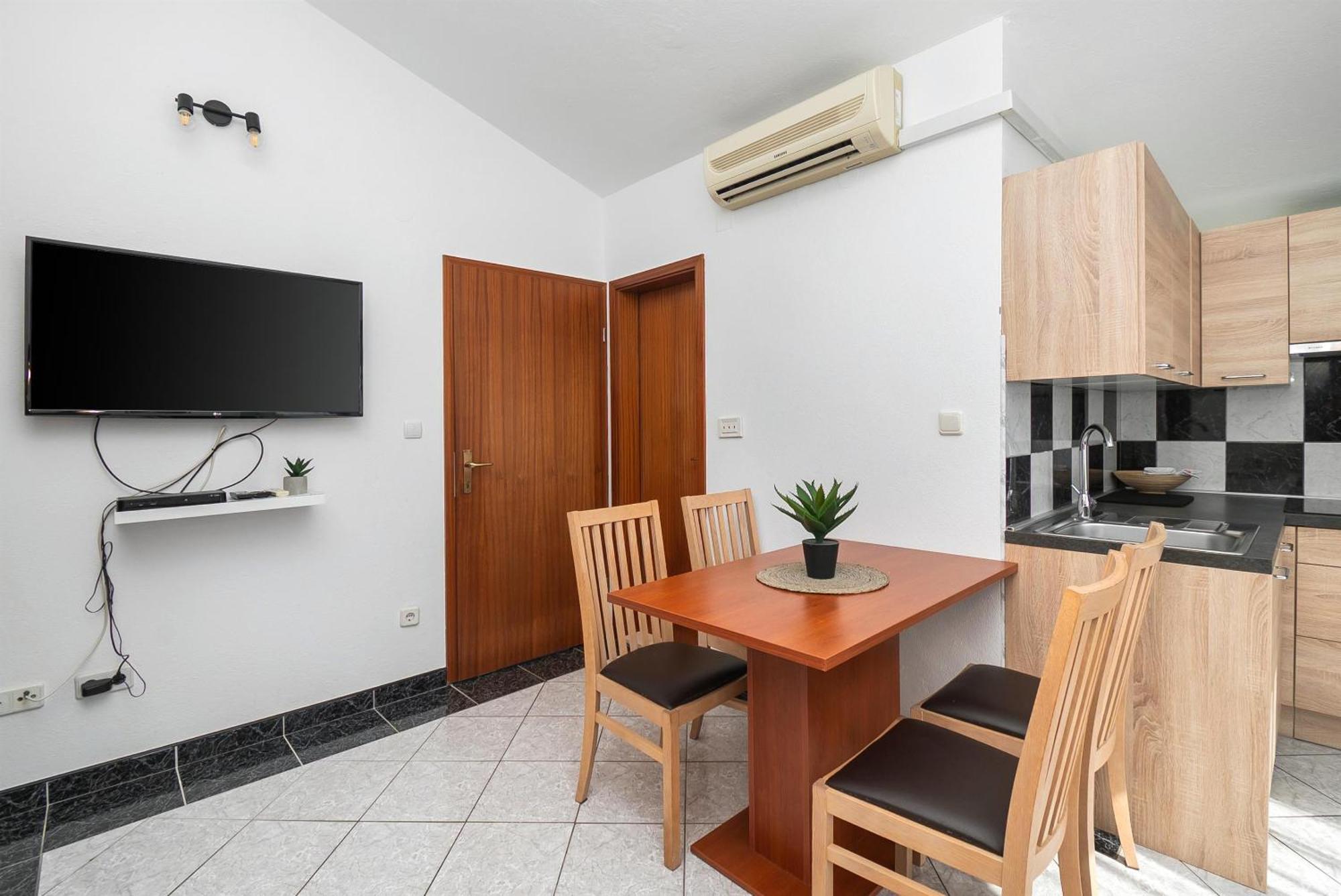 Apartments Polly Примоштен Экстерьер фото
