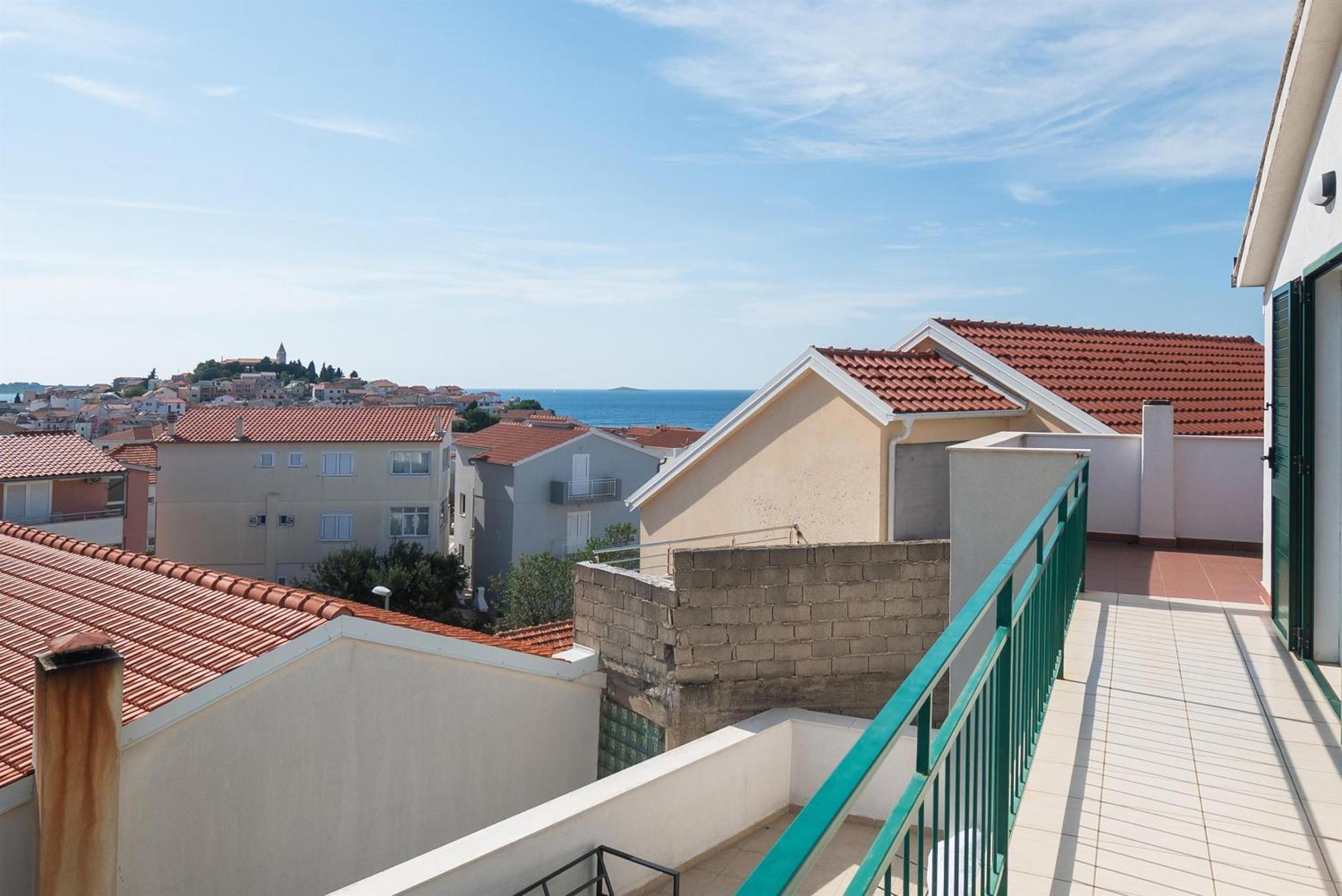 Apartments Polly Примоштен Экстерьер фото