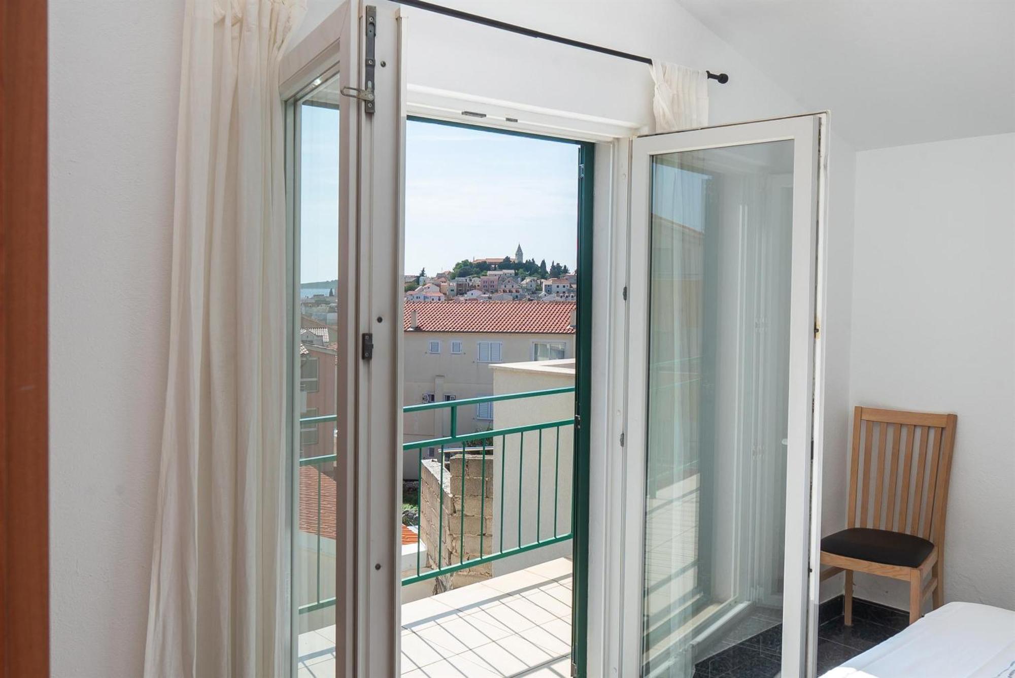 Apartments Polly Примоштен Экстерьер фото