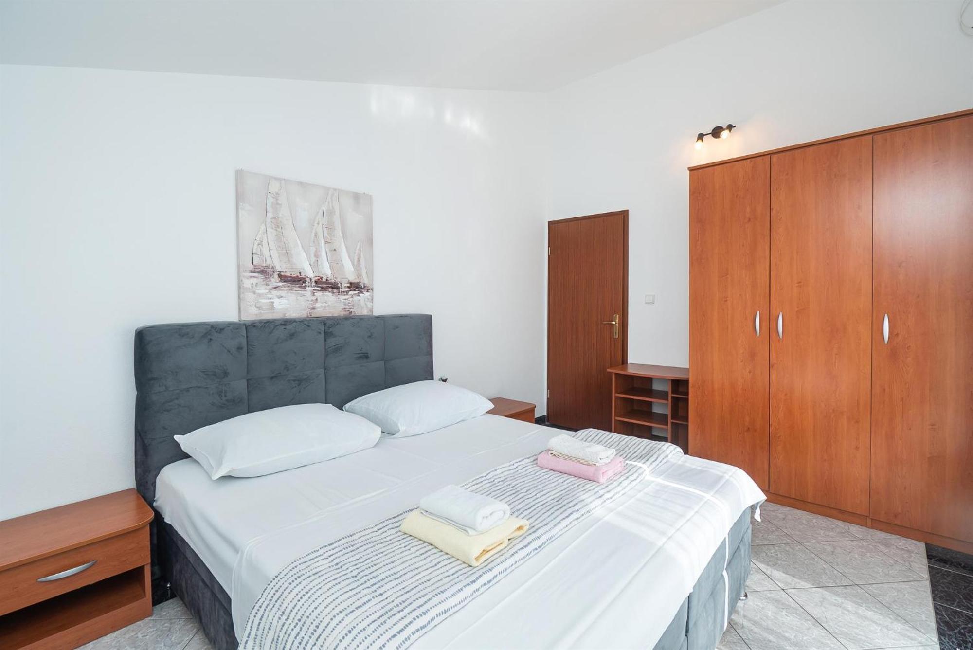 Apartments Polly Примоштен Экстерьер фото