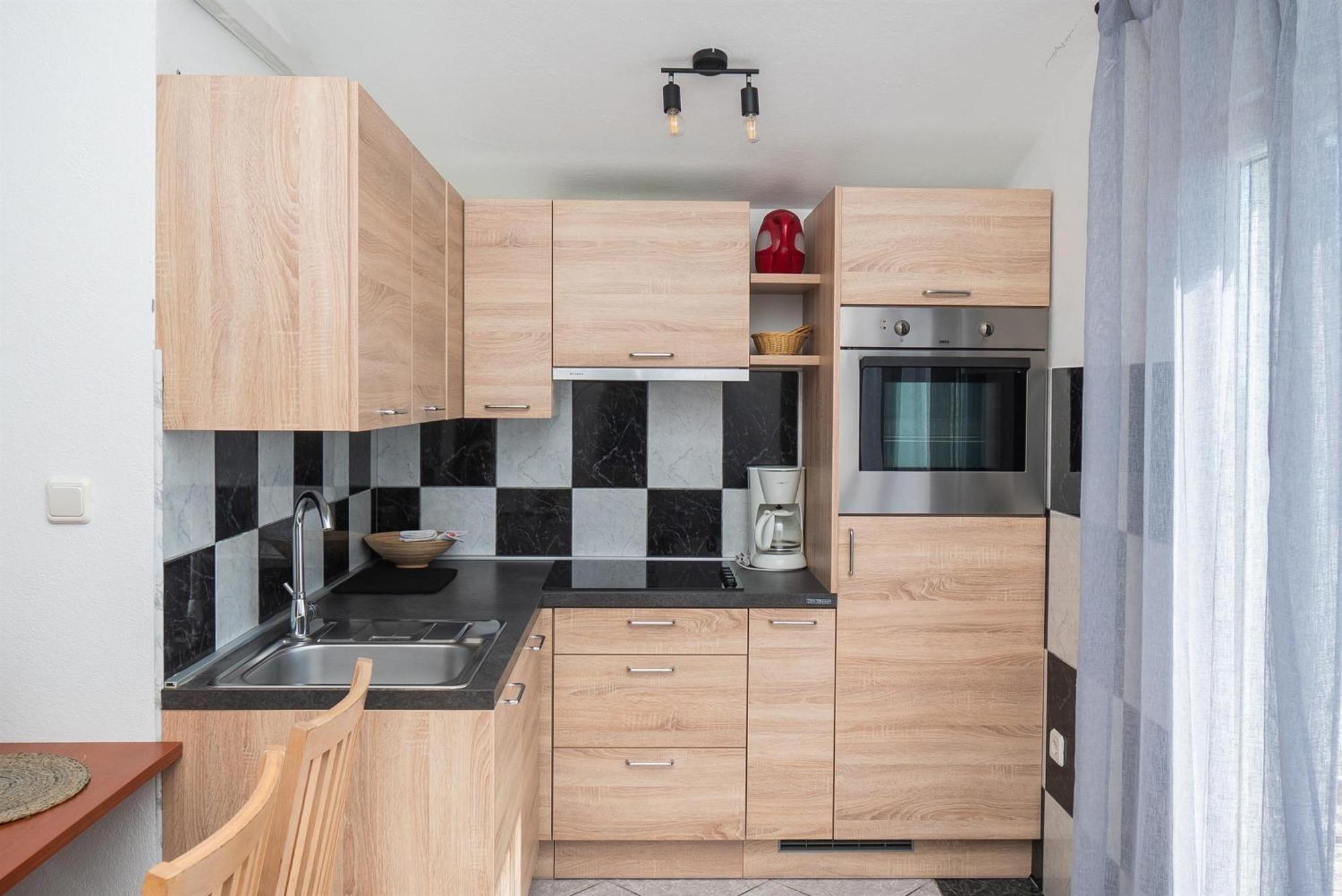 Apartments Polly Примоштен Экстерьер фото